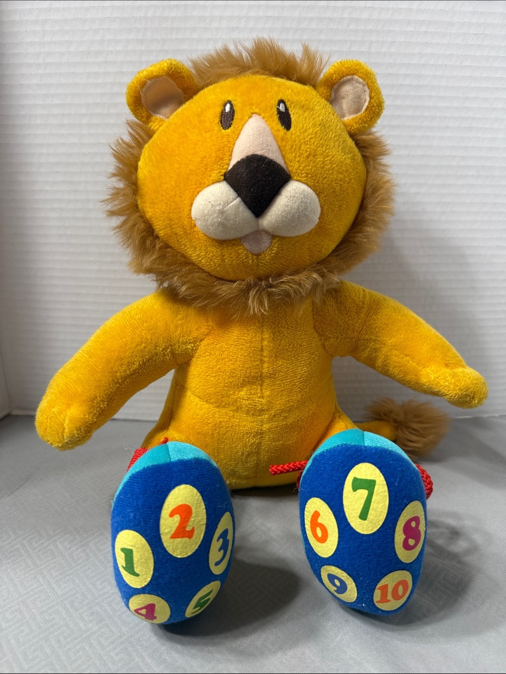 Vintage Tupperware Yellow Plush Lion Number Learning Laces & Buckle Kids Toy